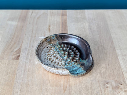 Spoon Rest with Garlic Grater